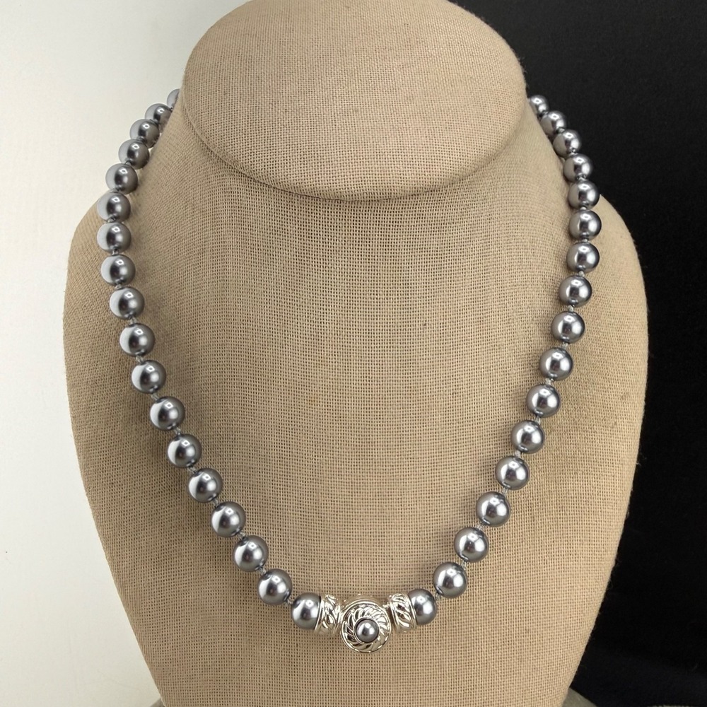 Vintage Nolan Miller Imitation Pearl Necklace Grey Double sided Clasp 18"